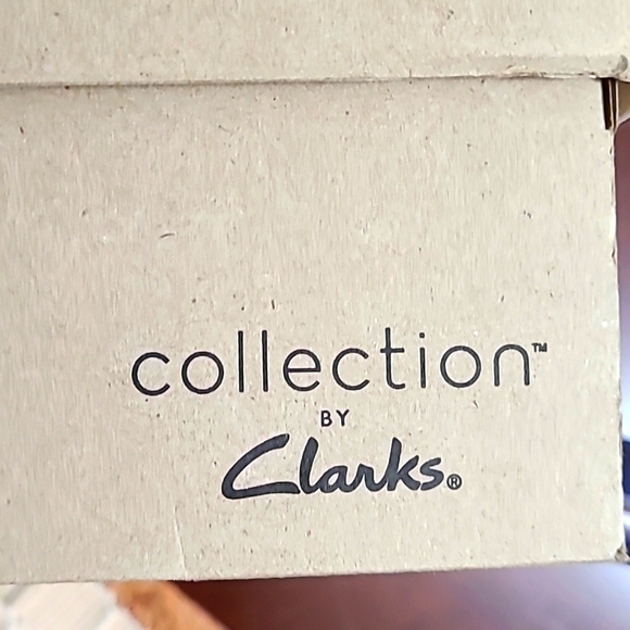 NWT Clark's Suede ankle boots. Black. - Picture 8 of 13